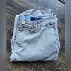 Men’s Vineyard Vines khaki pants
32x34
